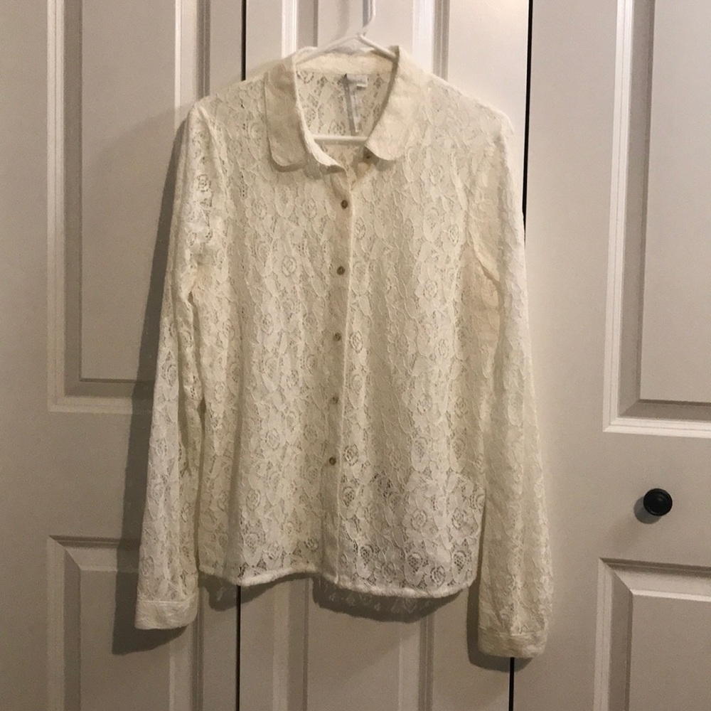 Lauren Conrad Ivory lace top withhold buttons